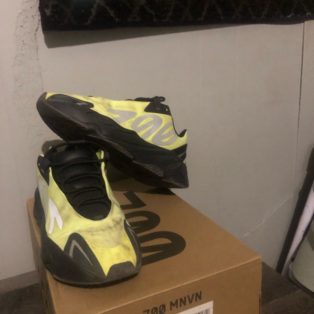 Yeezy 700 MVN Phosphor